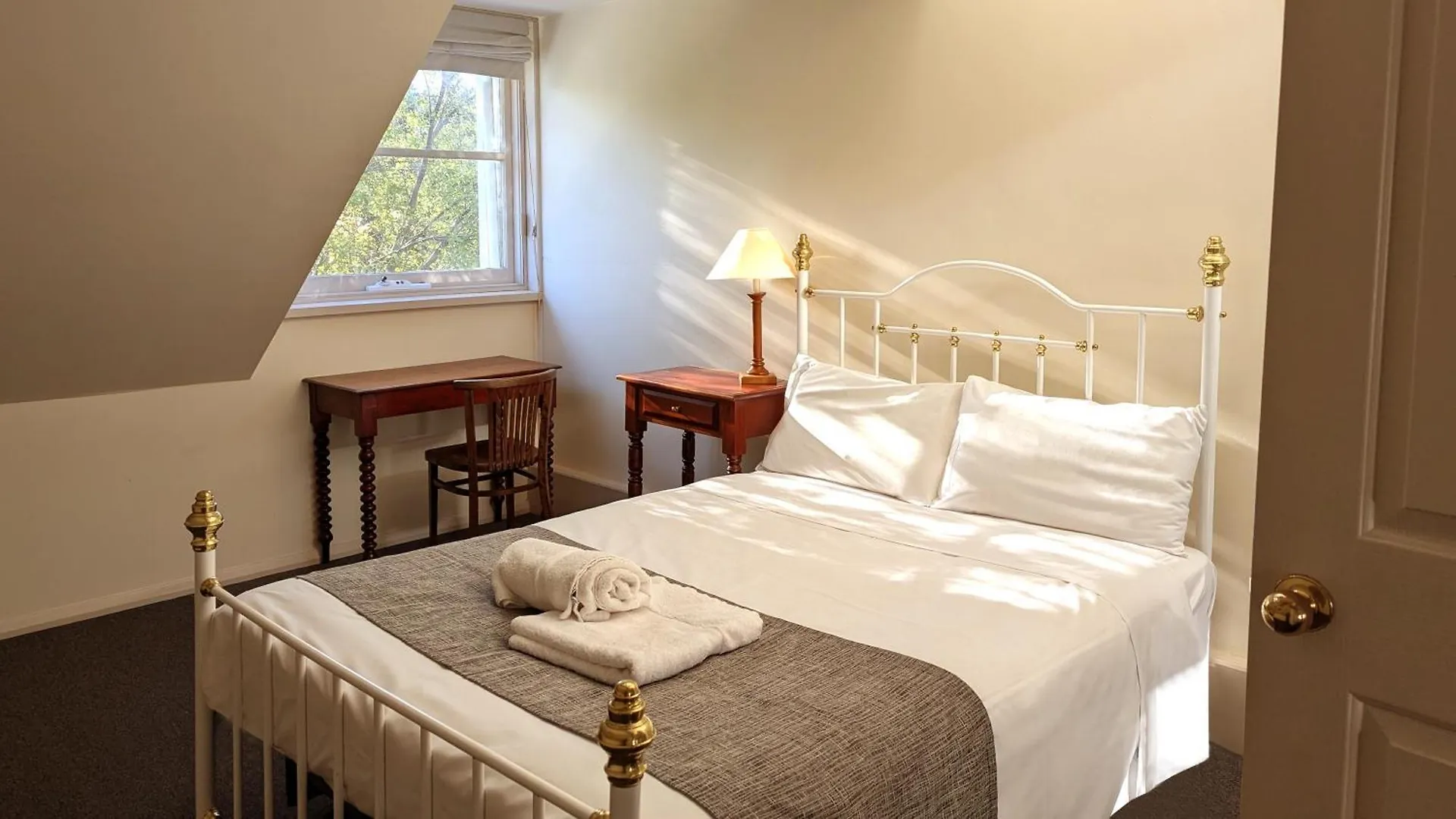 The Lodge On Elizabeth Hobart Bed & Breakfast