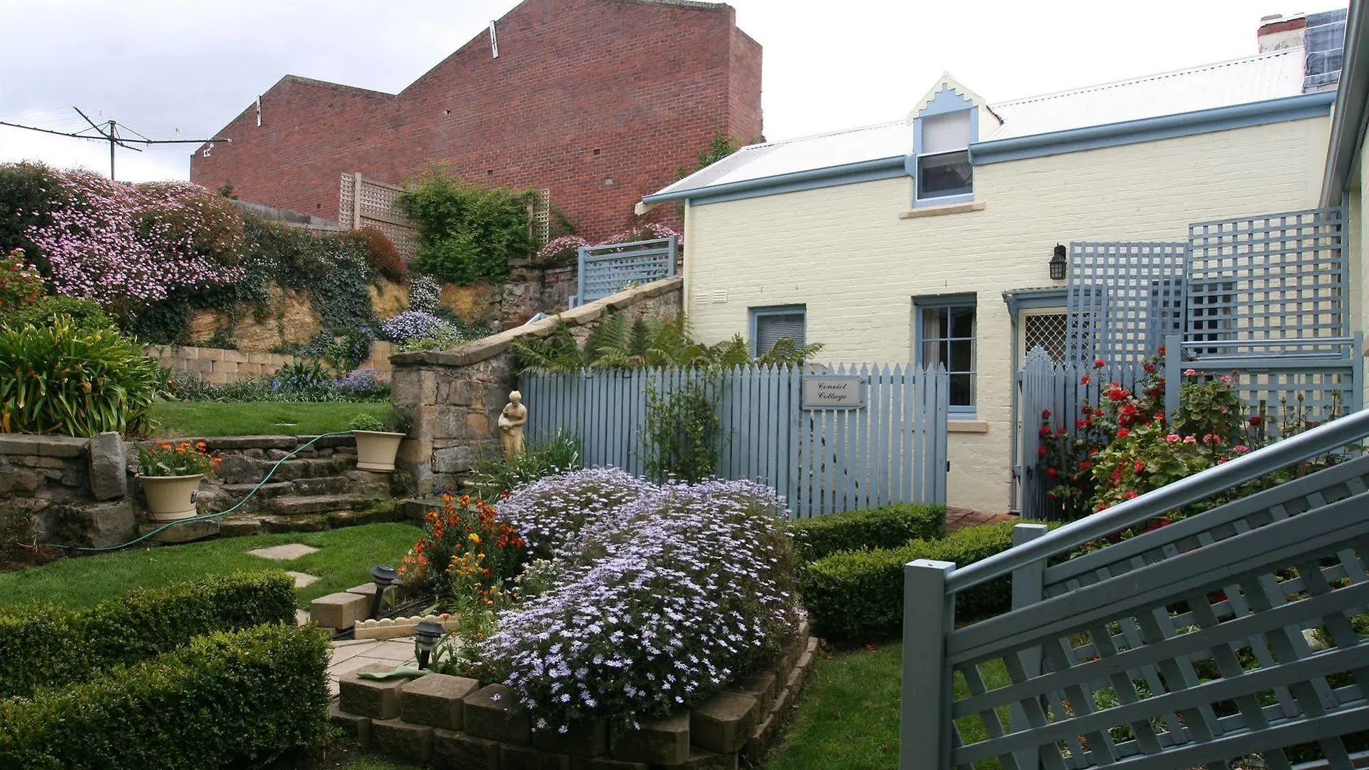 The Lodge On Elizabeth Hobart Bed & Breakfast